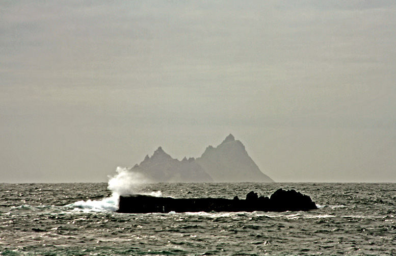 [- Waves breaking on the rocks -] Na Scealaga/Skellig Islands, Chiarraí/Kerry Co. (Irlanda)