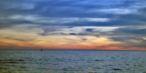 Aterdecer junto al mar