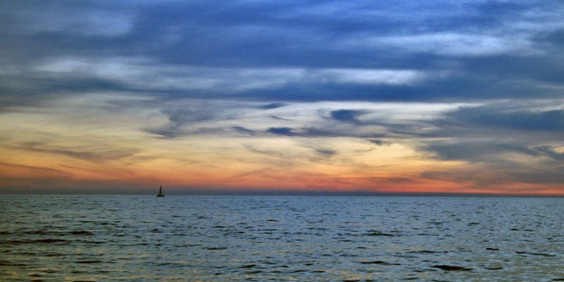 Aterdecer junto al mar