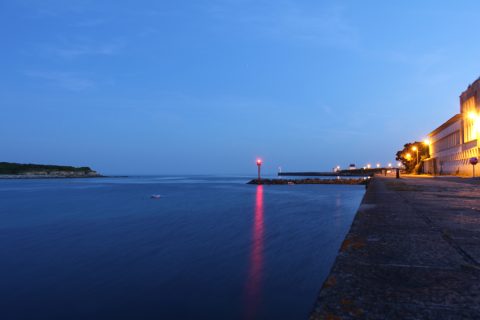 Rojo sobre azul