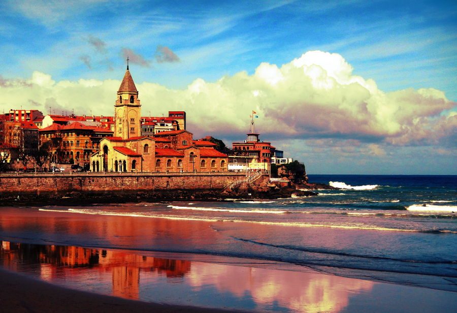 Iglesia de San Pedro Apóstol Mayor, Gijón (España)